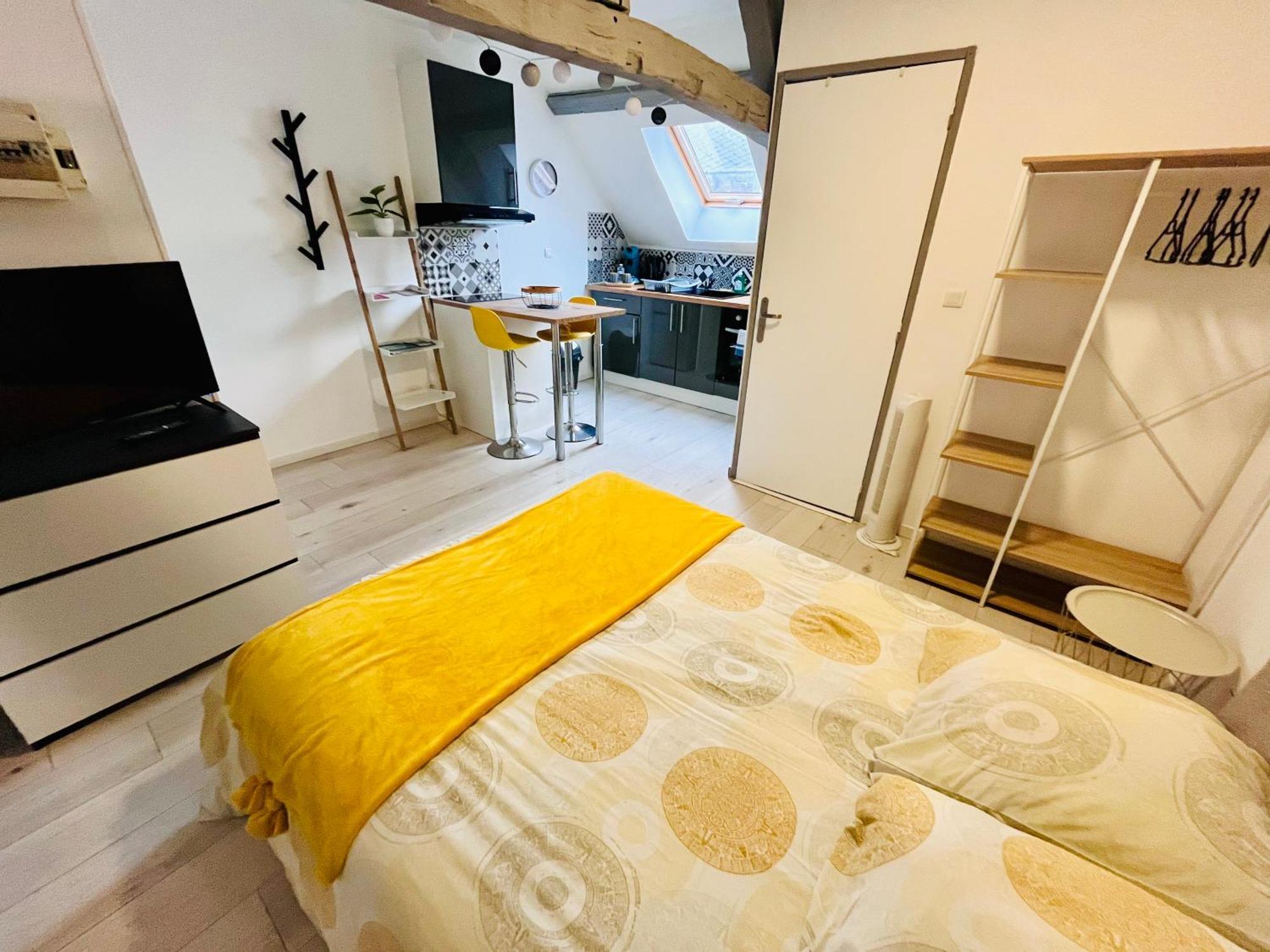 Au Petit Marcade Apartment Абвил Екстериор снимка