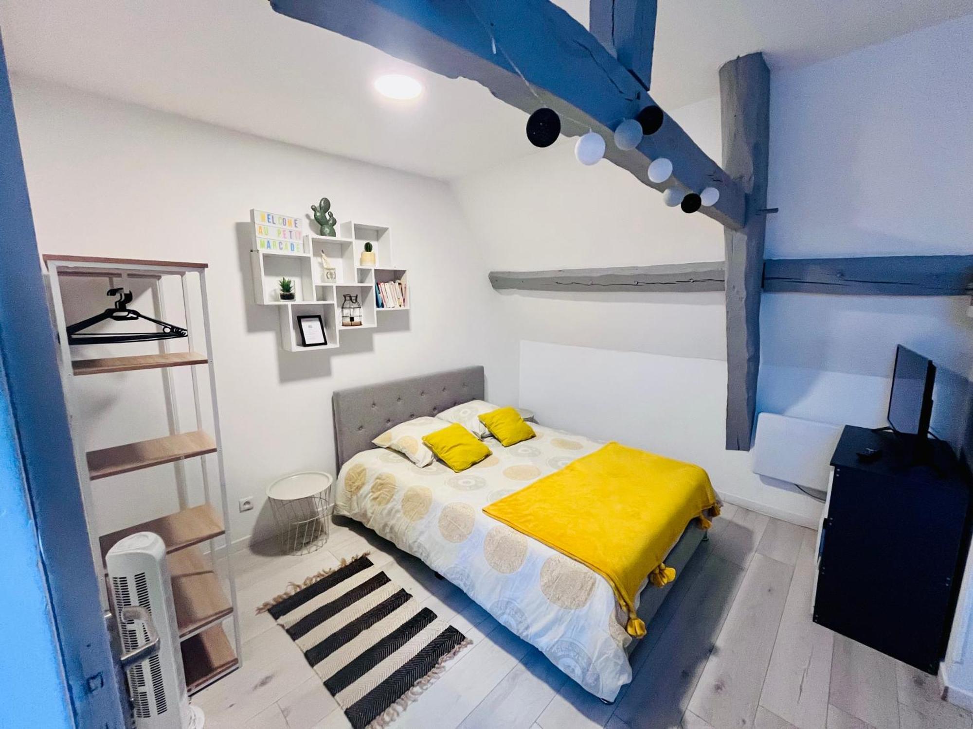 Au Petit Marcade Apartment Абвил Екстериор снимка